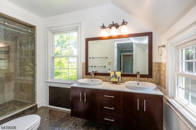8 Summit St, Glen Ridge Boro Twp., NJ 07028