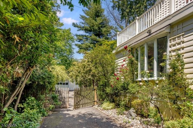 8 Summit St, Glen Ridge Boro Twp., NJ 07028