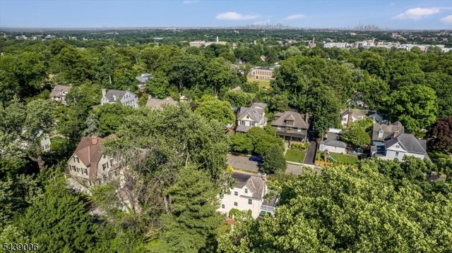 8 Summit St, Glen Ridge Boro Twp., NJ 07028