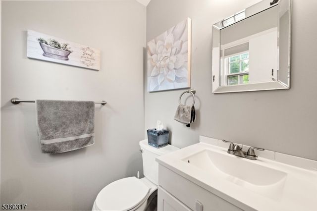 35 Farrington St, West Caldwell Twp., NJ 07006