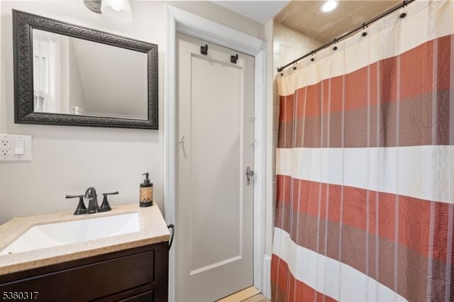 35 Farrington St, West Caldwell Twp., NJ 07006