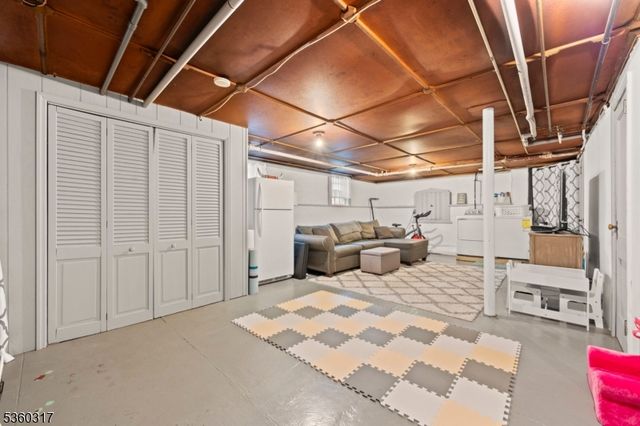 35 Farrington St, West Caldwell Twp., NJ 07006