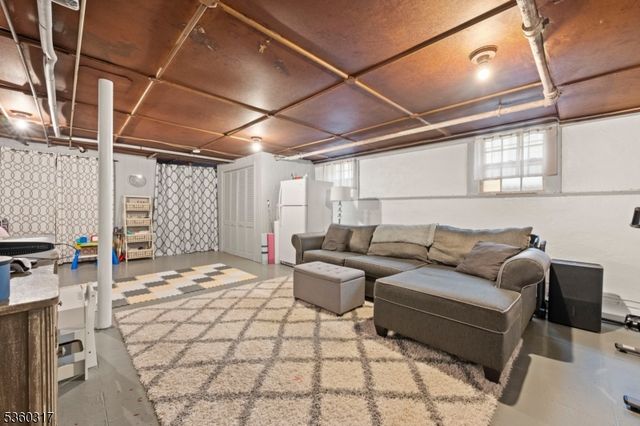35 Farrington St, West Caldwell Twp., NJ 07006