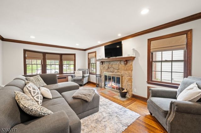 35 Farrington St, West Caldwell Twp., NJ 07006