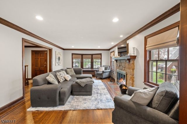 35 Farrington St, West Caldwell Twp., NJ 07006