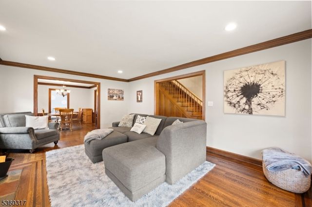 35 Farrington St, West Caldwell Twp., NJ 07006