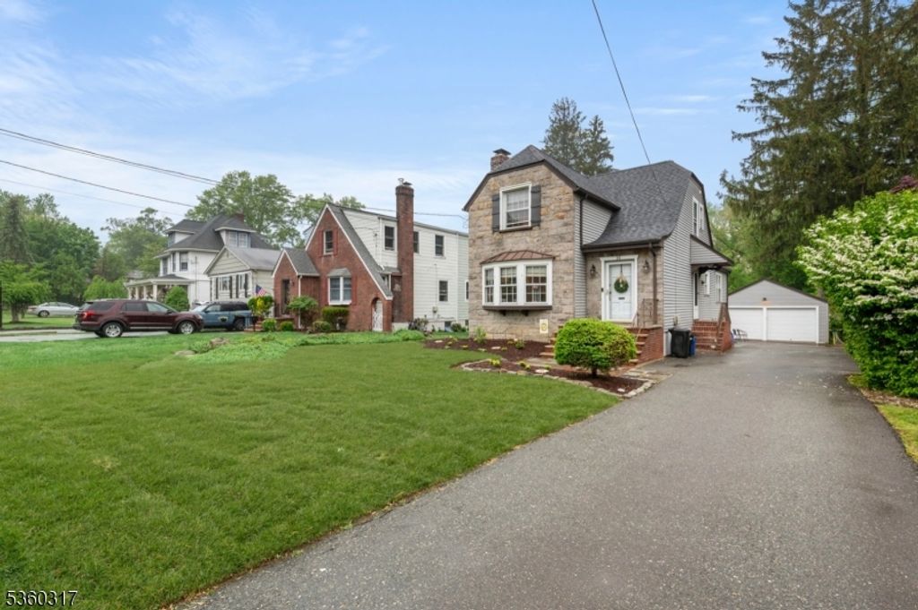35 Farrington St, West Caldwell Twp., NJ 07006