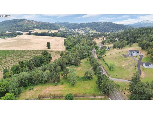 767 MELQUA Rd, Roseburg, OR 97471