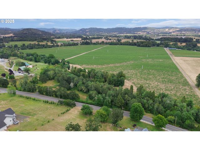 767 MELQUA Rd, Roseburg, OR 97471