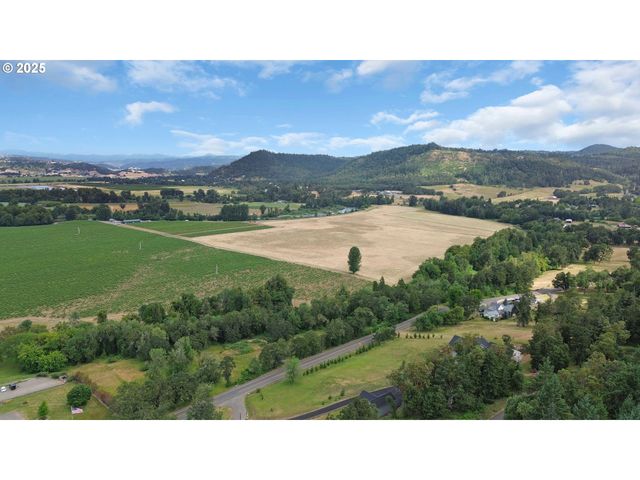 767 MELQUA Rd, Roseburg, OR 97471