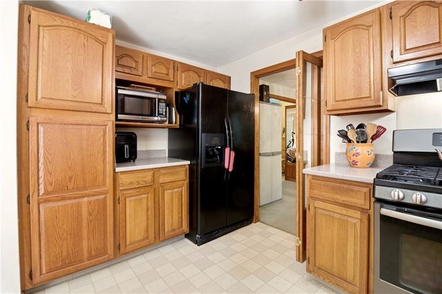 30 Wood Cove Drive, Coventry, RI 02816