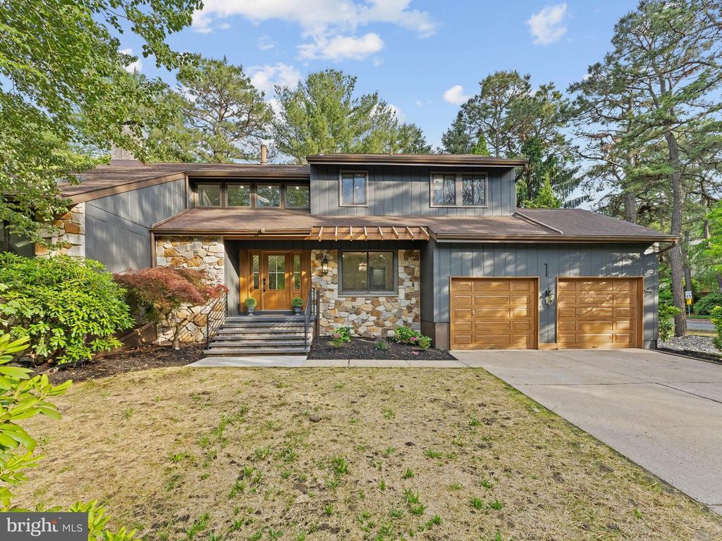 1 BRONWOOD DR, Voorhees, NJ 08043