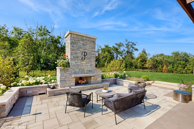 305 Briarwood Lane, Lincolnshire, IL 60069