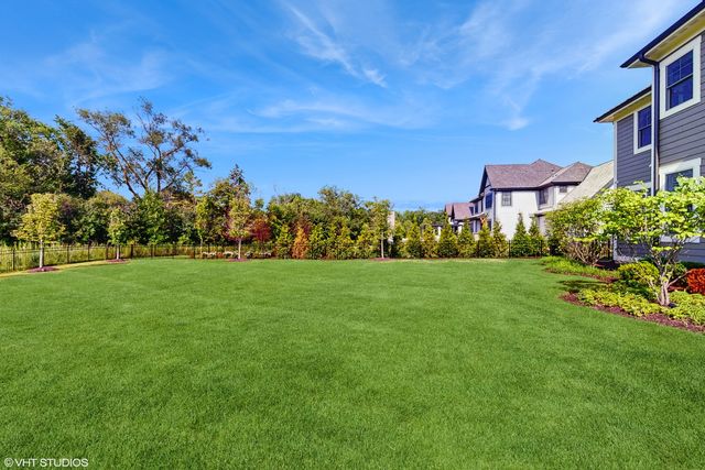 305 Briarwood Lane, Lincolnshire, IL 60069
