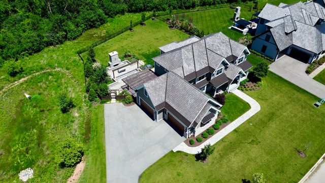 305 Briarwood Lane, Lincolnshire, IL 60069