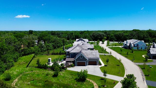 305 Briarwood Lane, Lincolnshire, IL 60069