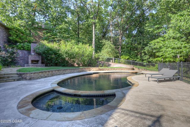 3827 Spring Hill Road, Joplin, MO 64804