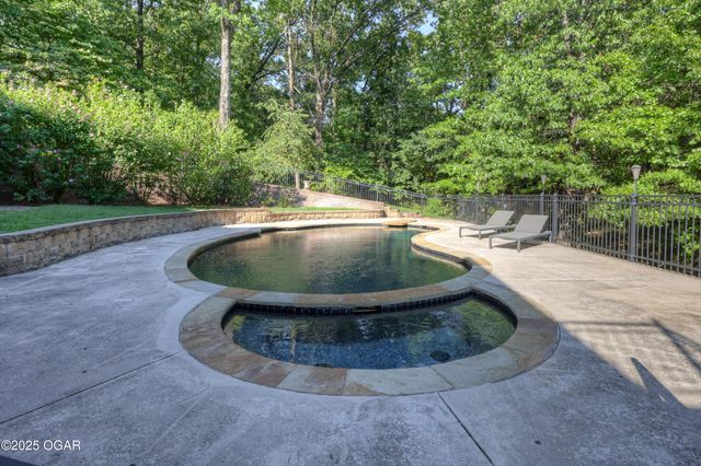 3827 Spring Hill Road, Joplin, MO 64804