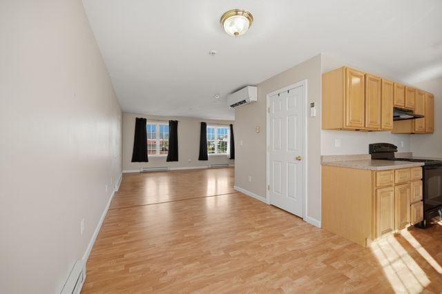 61 Pine St 13, Attleboro, MA 02703
