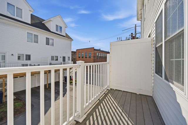 61 Pine St 13, Attleboro, MA 02703