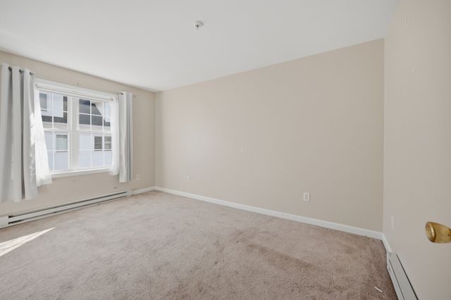 61 Pine St 13, Attleboro, MA 02703
