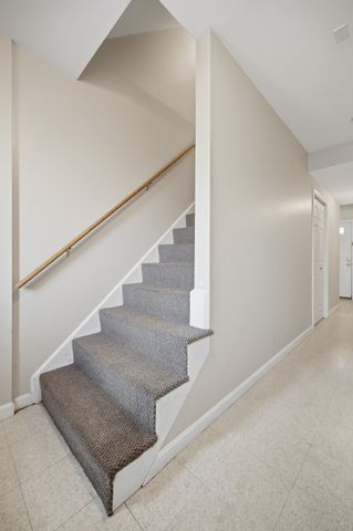 61 Pine St 13, Attleboro, MA 02703