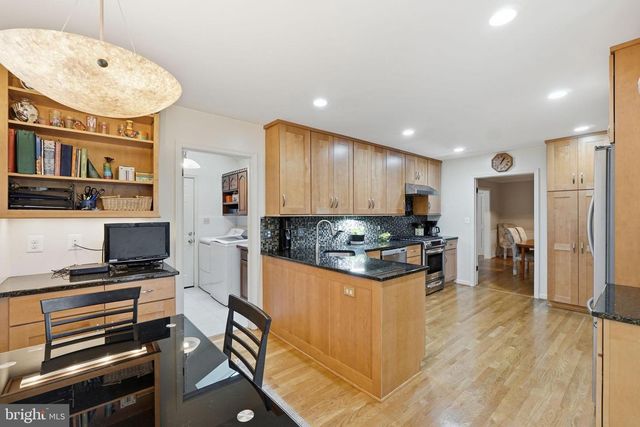 7607 MARYKNOLL AVE, Bethesda, MD 20817