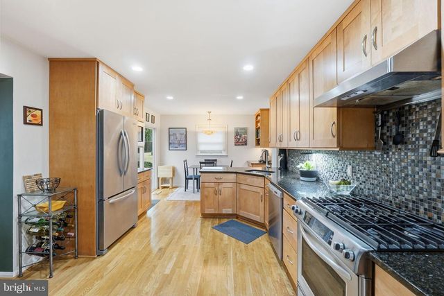 7607 MARYKNOLL AVE, Bethesda, MD 20817