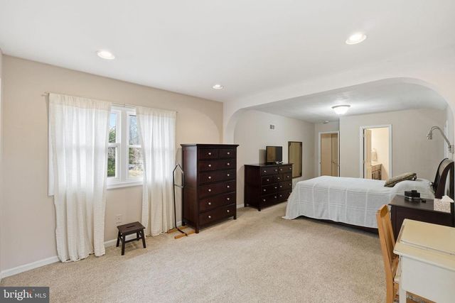 7607 MARYKNOLL AVE, Bethesda, MD 20817