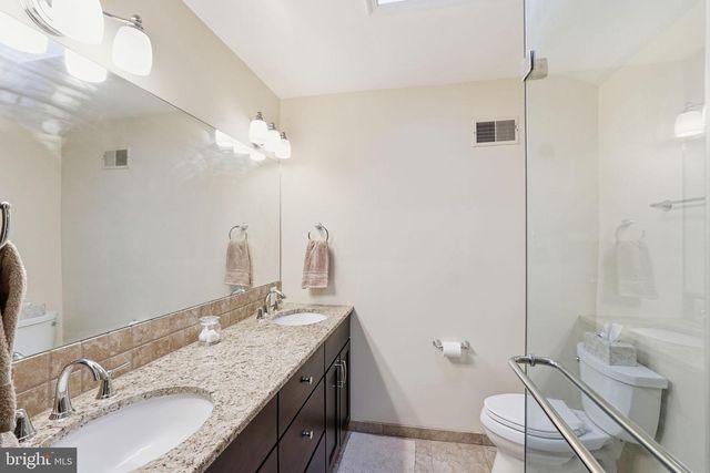 7607 MARYKNOLL AVE, Bethesda, MD 20817