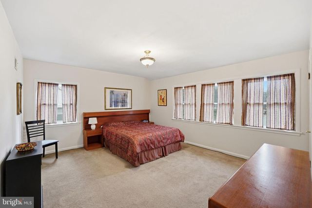 7607 MARYKNOLL AVE, Bethesda, MD 20817