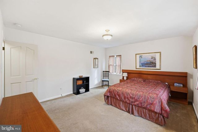 7607 MARYKNOLL AVE, Bethesda, MD 20817