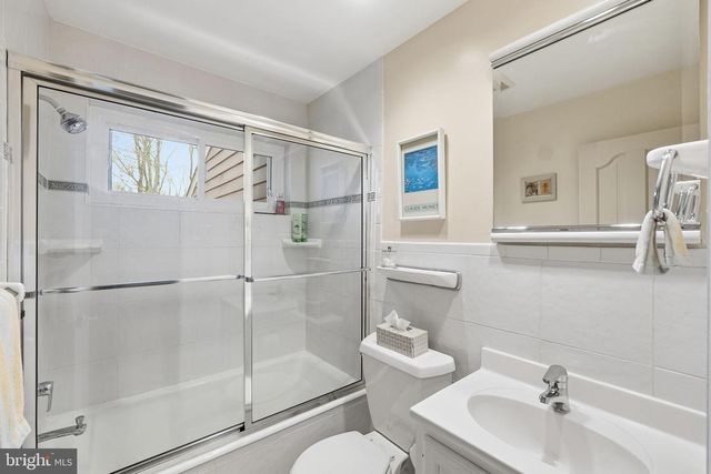 7607 MARYKNOLL AVE, Bethesda, MD 20817