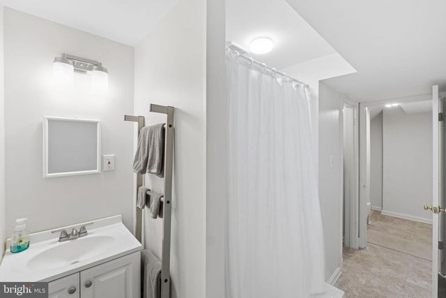 7607 MARYKNOLL AVE, Bethesda, MD 20817