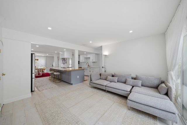 22 Priscilla Cir, Weymouth, MA 02188