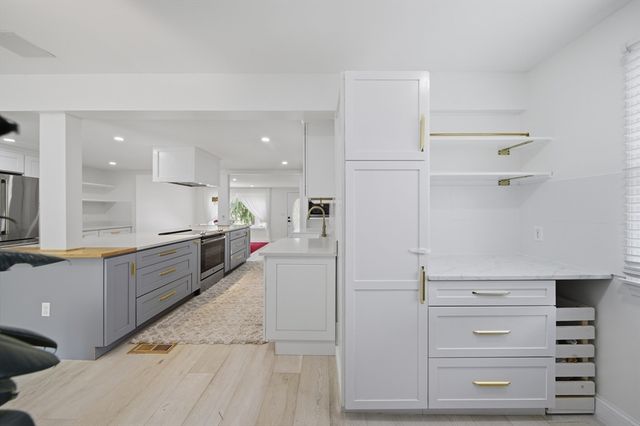 22 Priscilla Cir, Weymouth, MA 02188