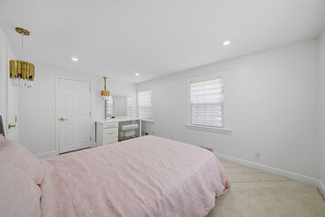 22 Priscilla Cir, Weymouth, MA 02188