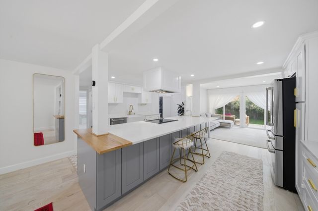 22 Priscilla Cir, Weymouth, MA 02188