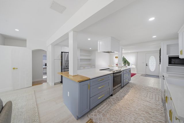 22 Priscilla Cir, Weymouth, MA 02188