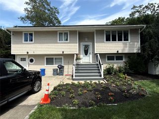 2389 Chestnut Avenue, Ronkonkoma, NY 11779