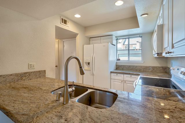 9237 Madison Ave, Orangevale, CA 95662