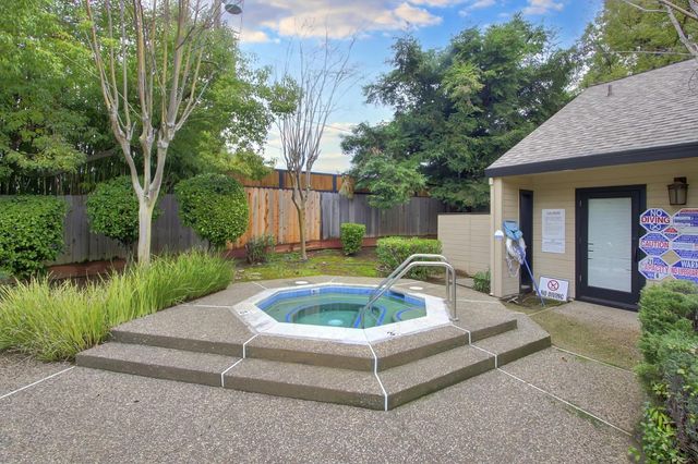 9237 Madison Ave, Orangevale, CA 95662