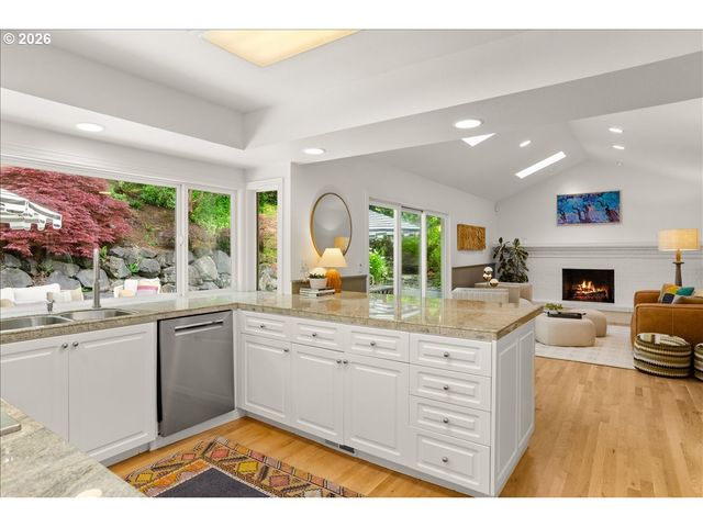 7835 Sw WESTGATE Way, Portland, OR 97225