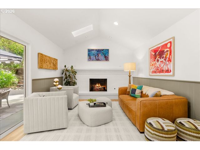 7835 Sw WESTGATE Way, Portland, OR 97225