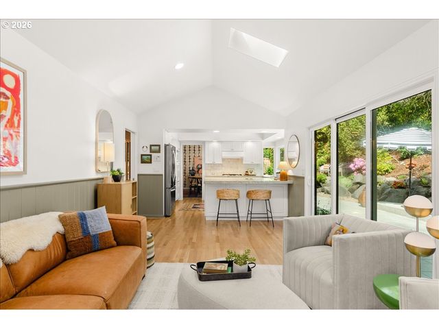 7835 Sw WESTGATE Way, Portland, OR 97225