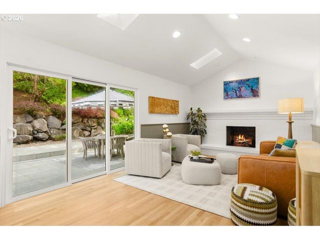 7835 Sw WESTGATE Way, Portland, OR 97225