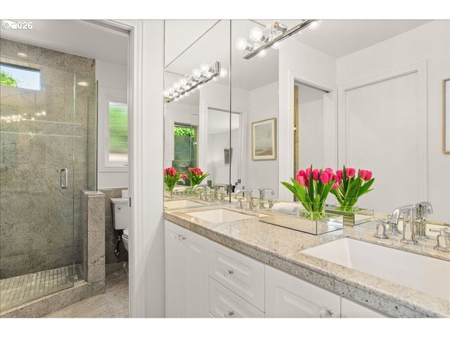 7835 Sw WESTGATE Way, Portland, OR 97225