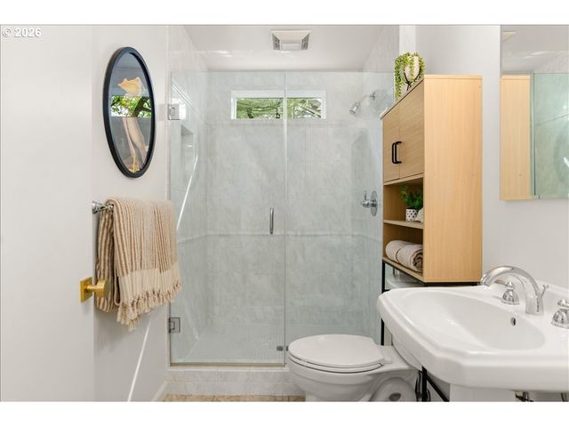 7835 Sw WESTGATE Way, Portland, OR 97225