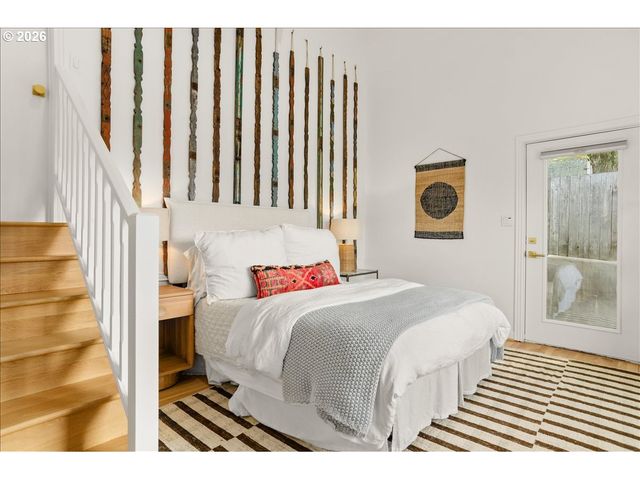 7835 Sw WESTGATE Way, Portland, OR 97225