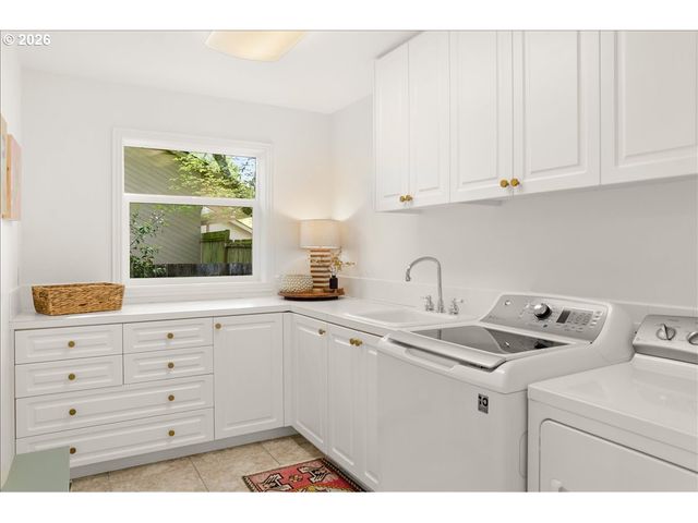 7835 Sw WESTGATE Way, Portland, OR 97225